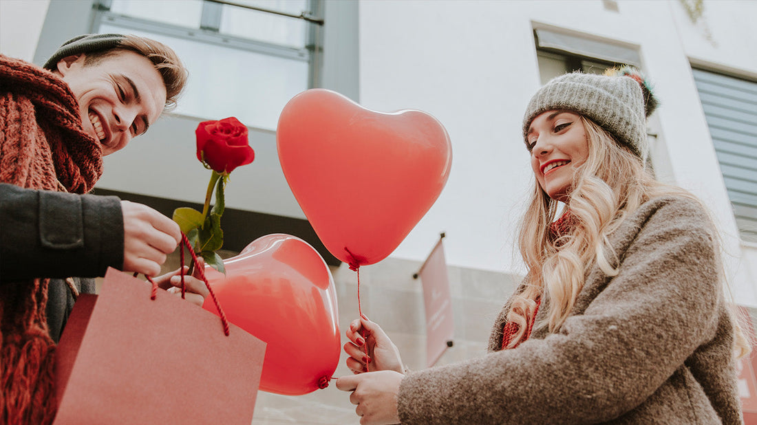 Sevgililer Günü Hediyesi Tebrik Kartı Olmadan Eksik mi?